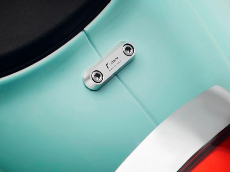Abdeckung Gewinde RIZOMA Haltebügel Sozius für Vespa GTS/​GTS Super/​GTV/Primavera, silber