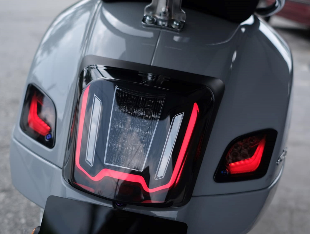 Rücklicht ZELIONI für Vespa GTS/​GTS Super 125-300ccm HPE, schwarz matt, getönt