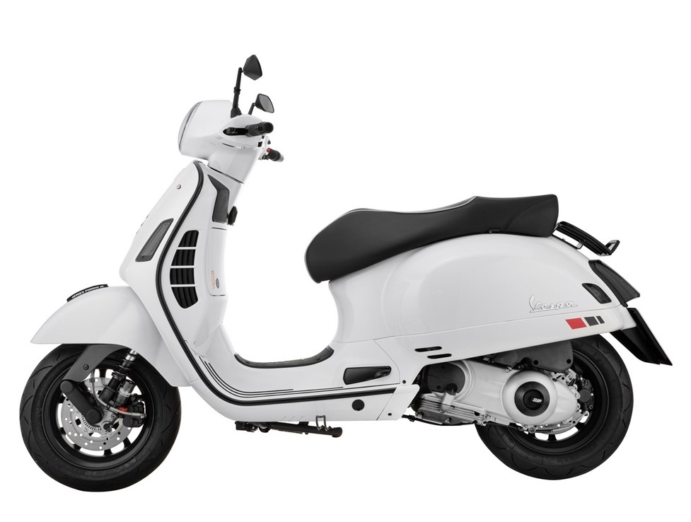 Rahmen Rücklicht für Vespa GTS/​GTS Super/​GTV 125-300ccm ('14-'18), carbon ummantelt