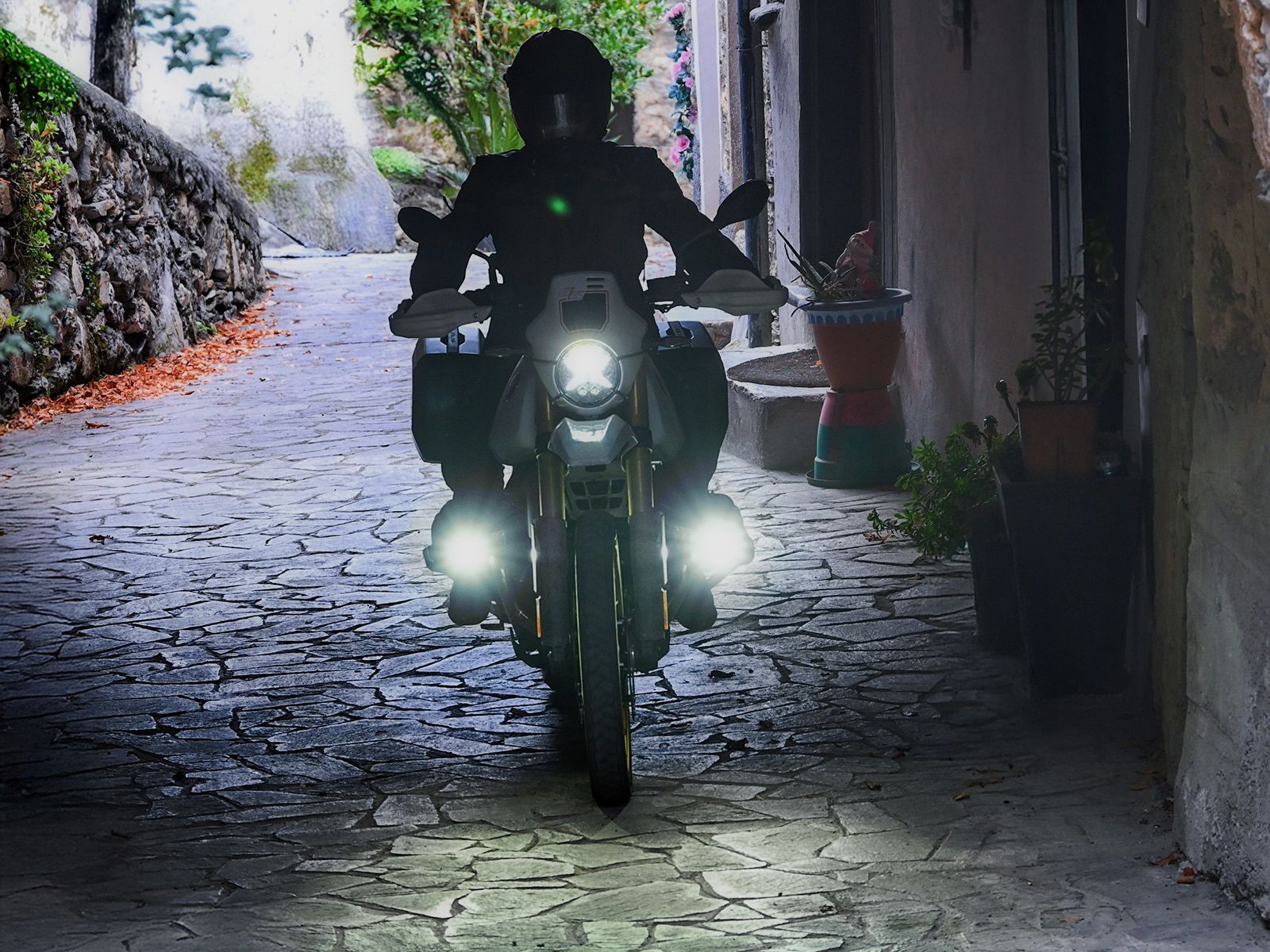 LED Zusatzscheinwerfer Nova inkl. Universalbefestigung für Röhre Ø25-32mm Hepco & Becker