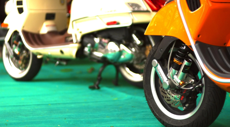Stoßdämpfer vorne ZELIONI für Vespa ET2/​ET4/​LX/​LXV/​S 50-150ccm, silber/orange/schwarz