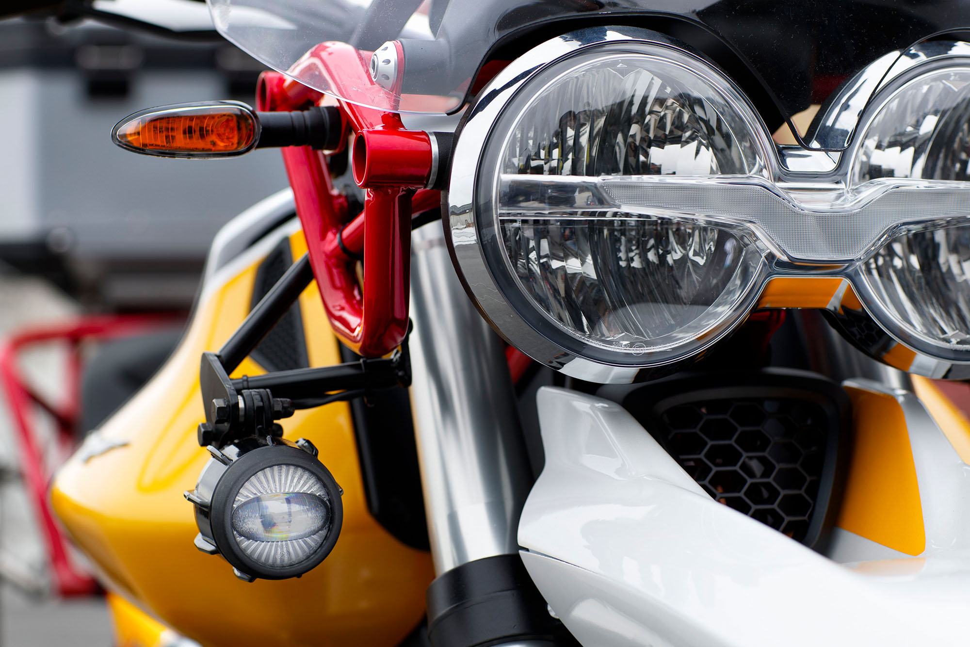 LED-Nebelscheinwerfer für Moto Guzzi V85 TT  inkl. Installationskit