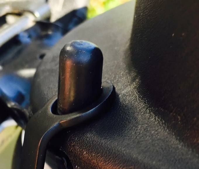 Helmhaken, unter Sitz für Vespa, schwarz glänzend