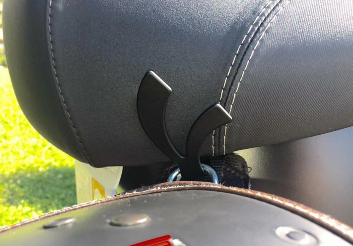 Helmhaken, unter Sitz für Vespa, schwarz glänzend