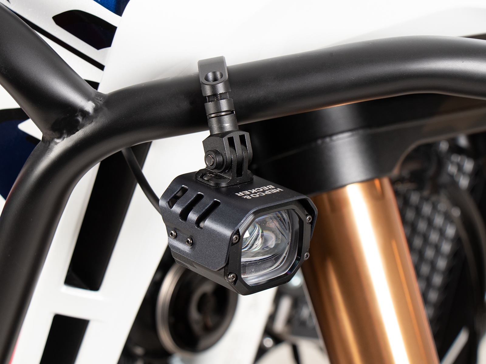 LED Zusatzscheinwerfer Nova inkl. Universalbefestigung für Röhre Ø18-25mm Hepco & Becker