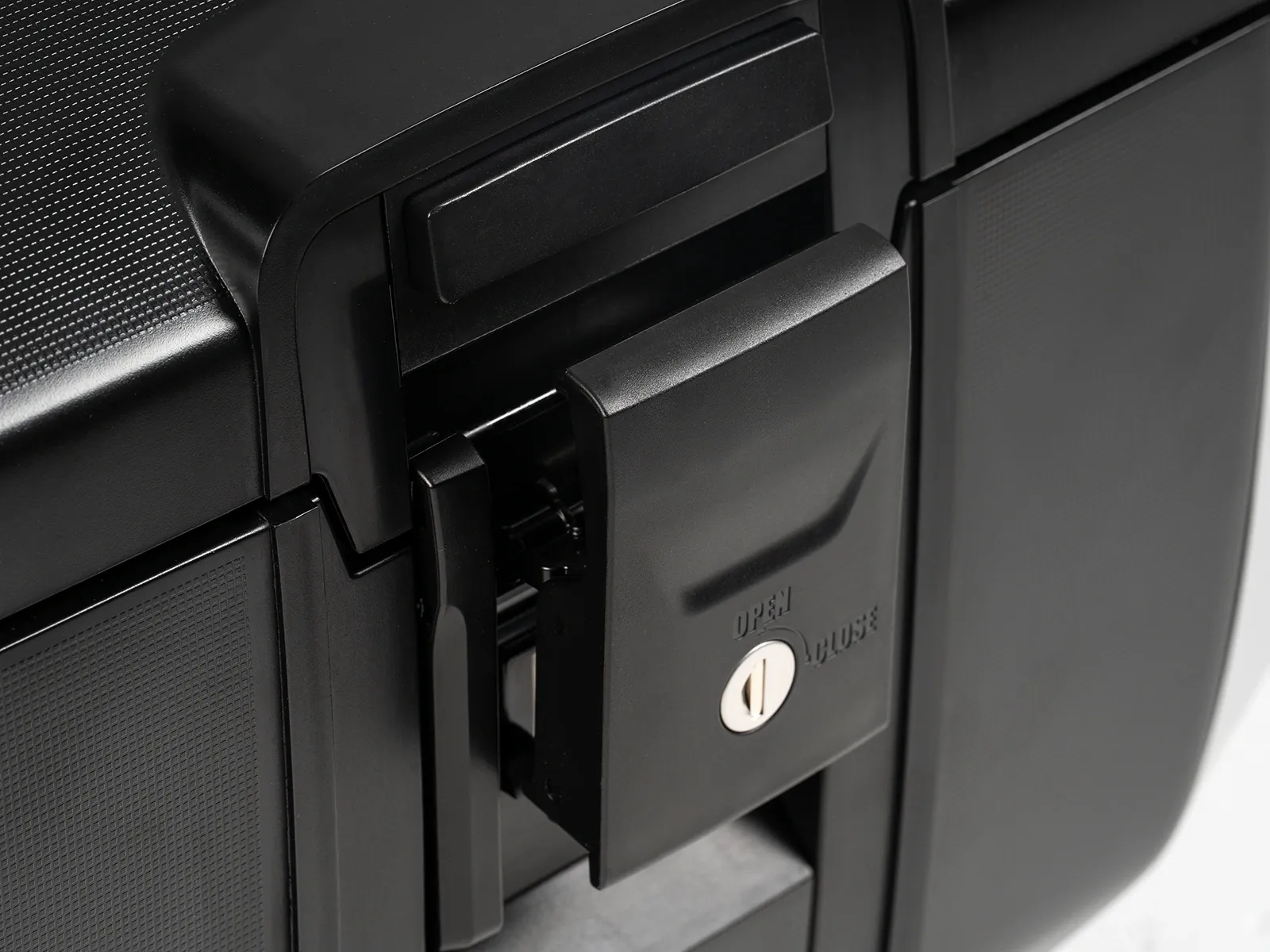 Smartrack Set inkl. Xcore Topcase 40 silber/schwarz für Triumph Trident 800 (26-) Hepco & Becker