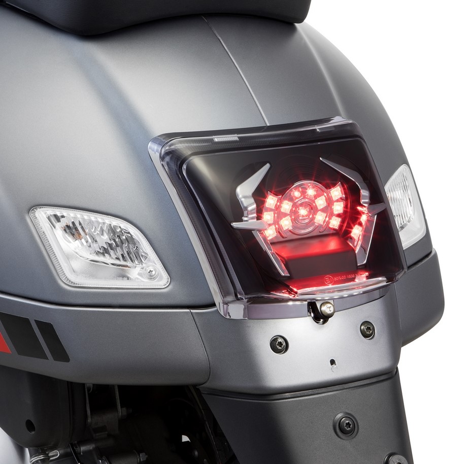 Rahmen Rücklicht Conversion für Vespa GTS/​GTS Super/​GTV 125-300ccm ('14-'18), chrom