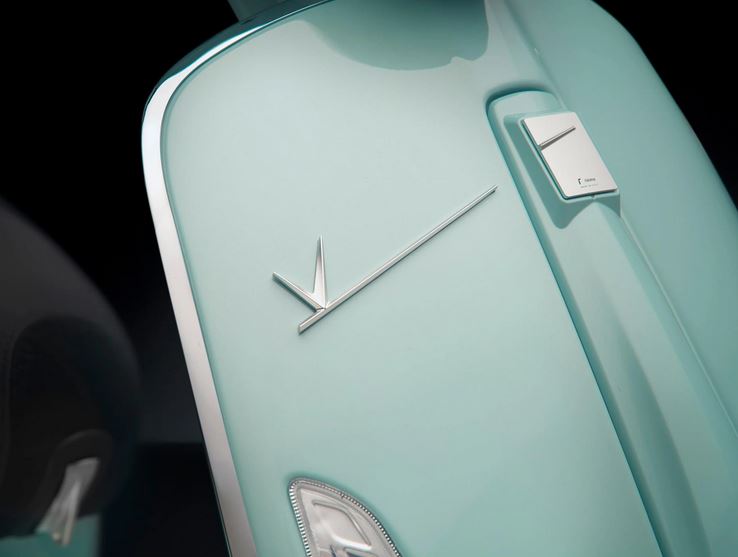 Emblem RIZOMA Kaskade für Vespa, silber