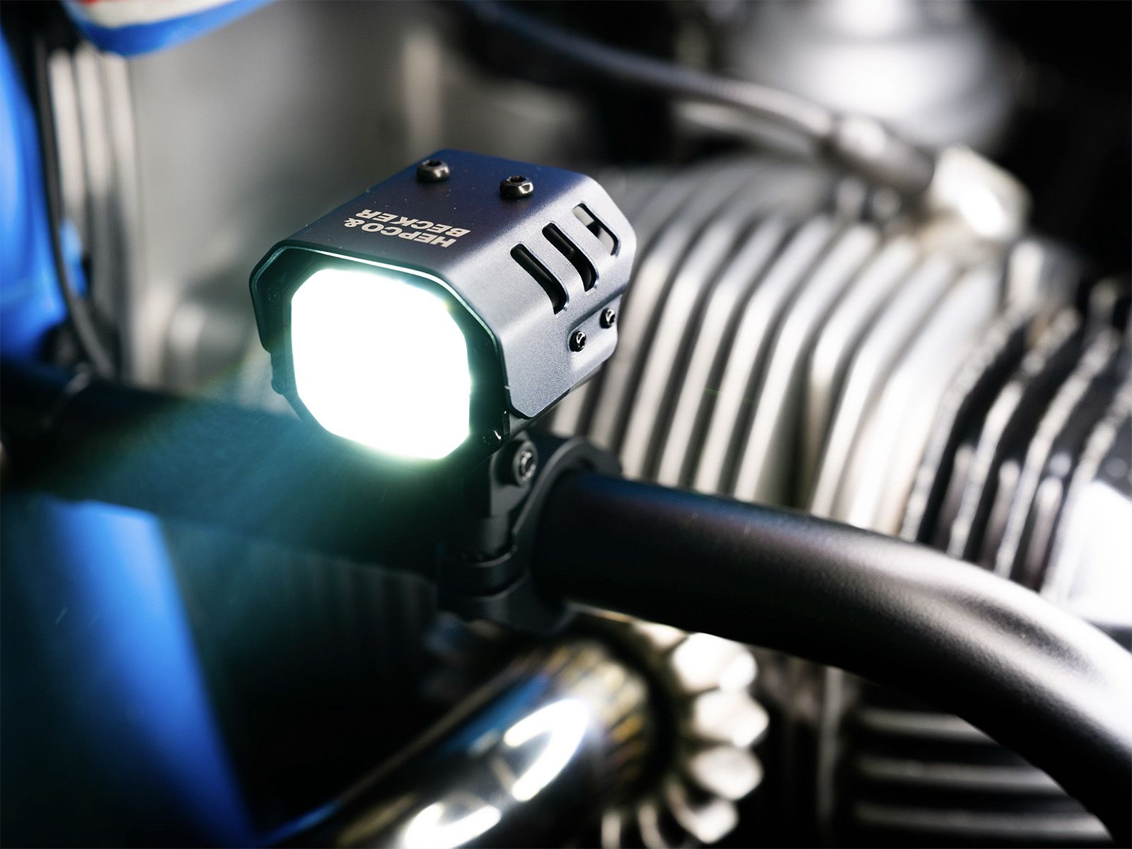 LED Zusatzscheinwerfer Nova inkl. Universalbefestigung für Röhre Ø25-32mm Hepco & Becker