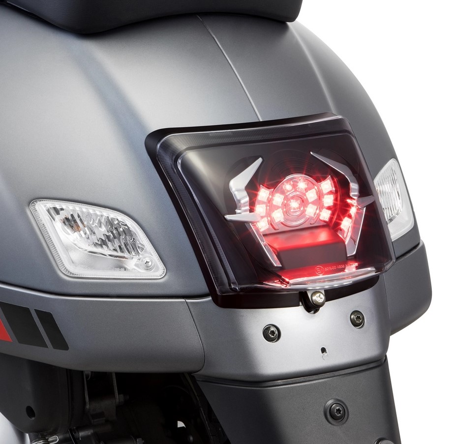 Rahmen Rücklicht Conversion für Vespa GTS/​GTS Super/​GTV 125-300ccm ('14-'18), schwarz matt