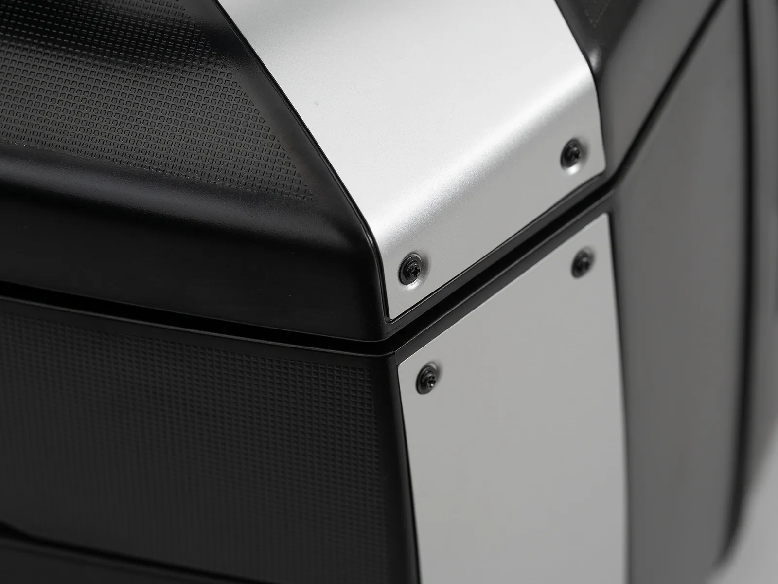 Xcore Topcase 40 schwarz mit silberner Blende für Smartrack Hepco & Becker