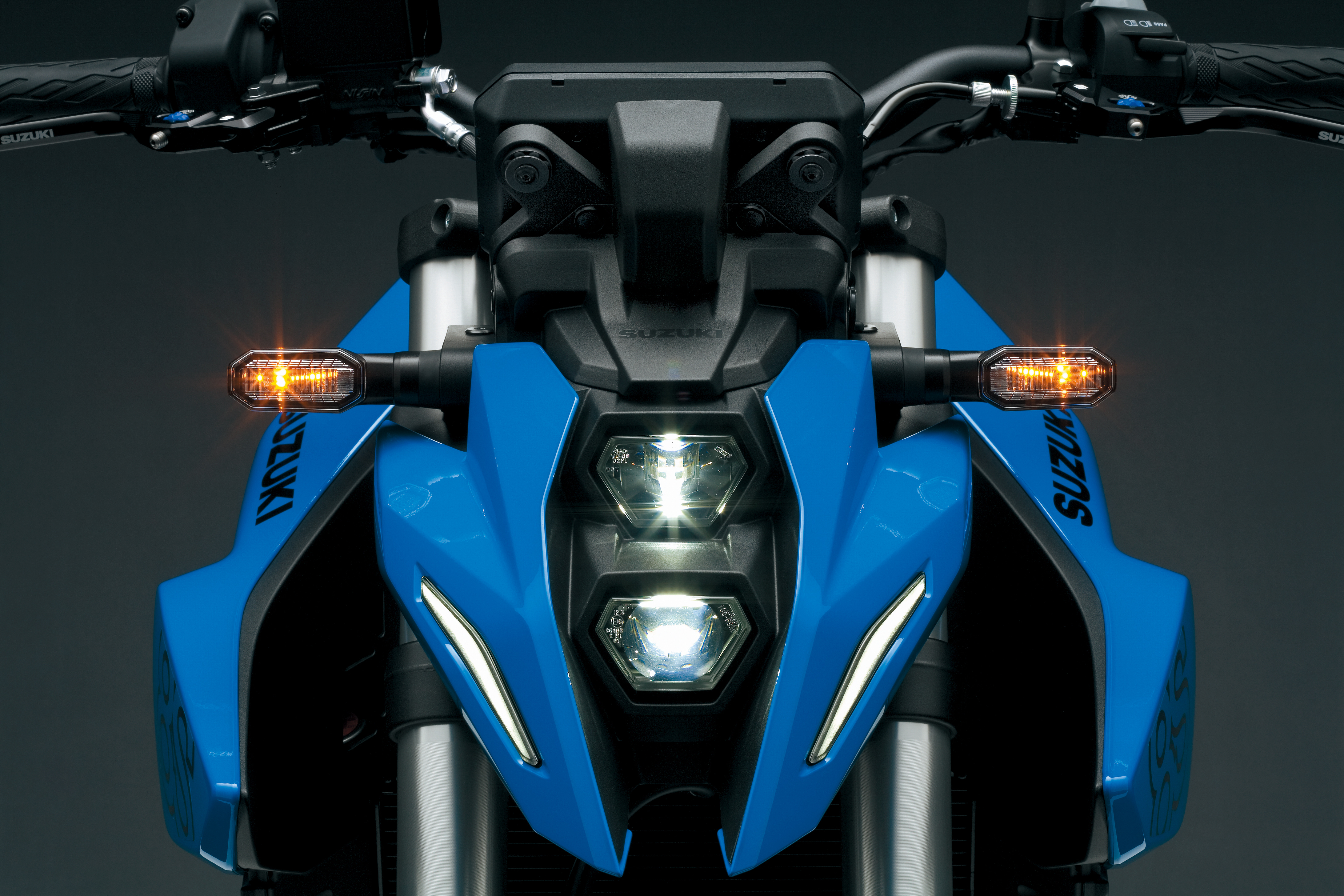 https://www.rwn-moto.de/media/image/d0/e1/1e/LED-Blinker-Set-fu-r-Suzuki-GSX-8S-2023-Original-Zubeho-r-3560048810000.jpg